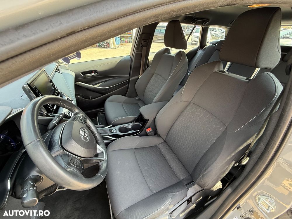 Toyota Corolla 1.8 HSD Business - 17