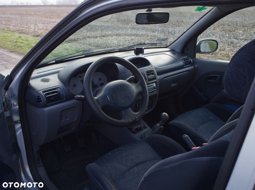 Renault Clio 1.4i RT - 4