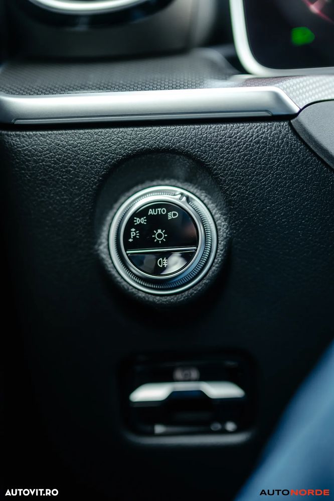 Mercedes-Benz C 300 e 9G-TRONIC AMG Line - 18