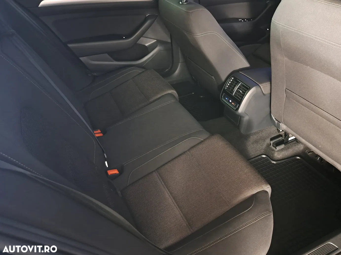 Volkswagen Passat - 18