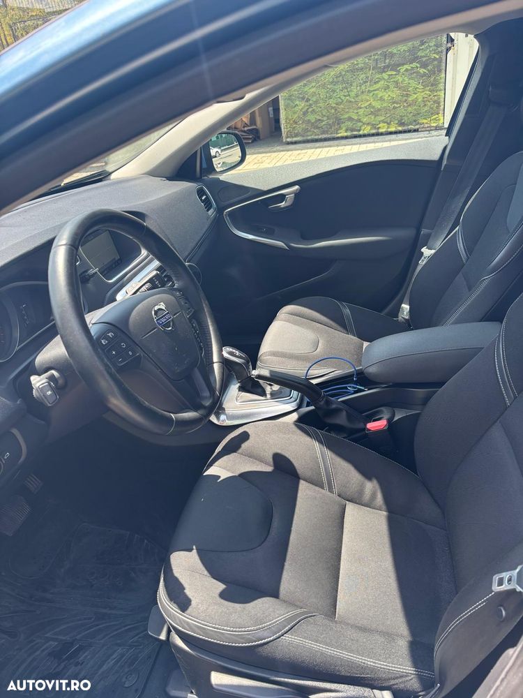 Volvo V40 T4 Powershift Momentum - 4