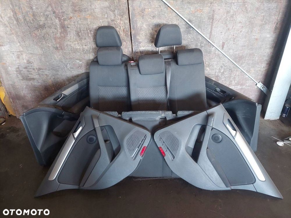 FOTELE KOMPLET LEWY PRAWY KANAPA TYŁ + BOCZKI VOLKSWAGEN GOLF VI HB 5D - 2