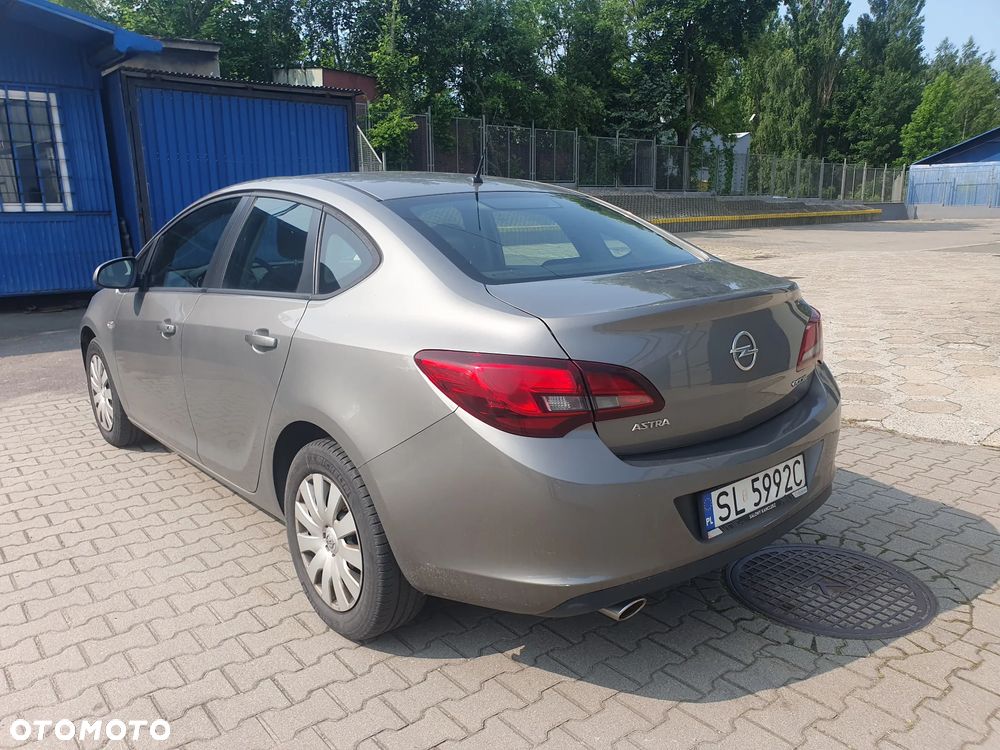 Opel Astra - 4