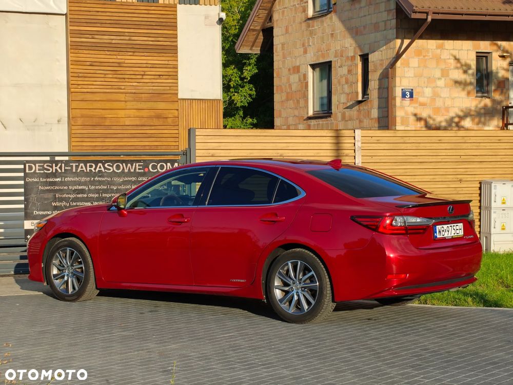 Lexus ES - 4