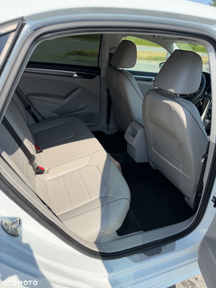 Volkswagen Passat - 6
