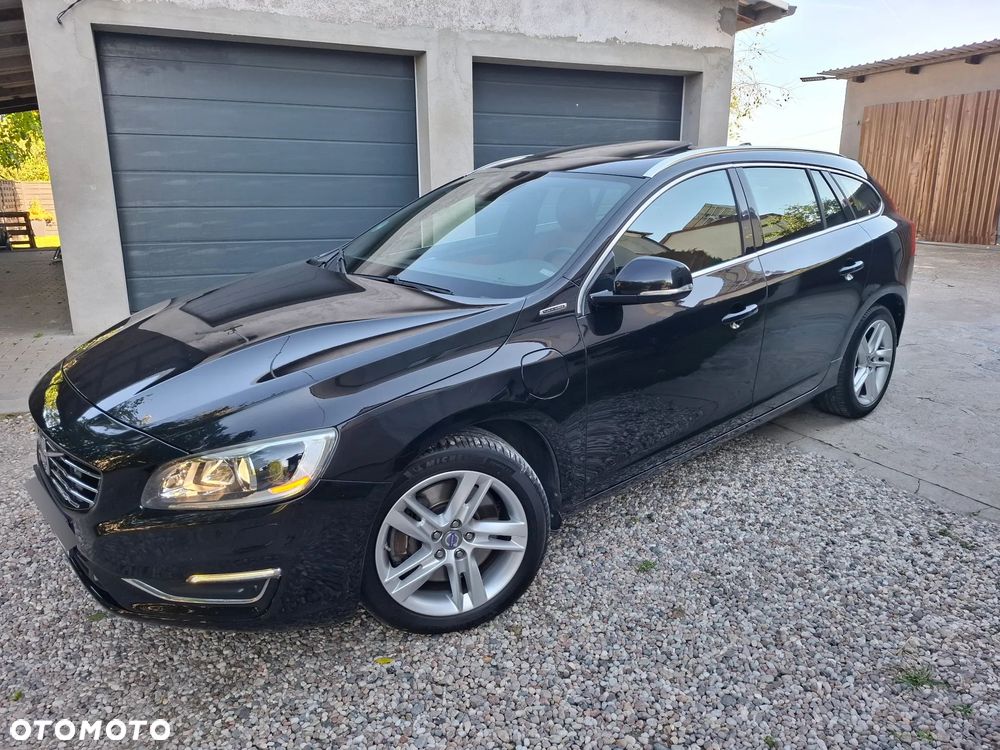 Volvo V60 D6 AWD Plug-in Hybrid R-Design Summum - 23