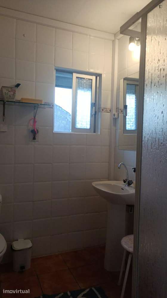 Quarto - localizado em Baixa de Santa Clara Coimbra - Grande imagem: 4/10