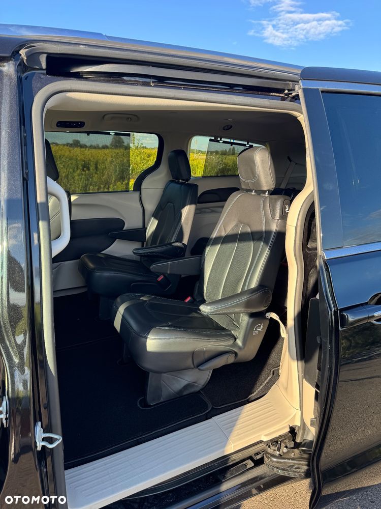 Chrysler Pacifica - 9
