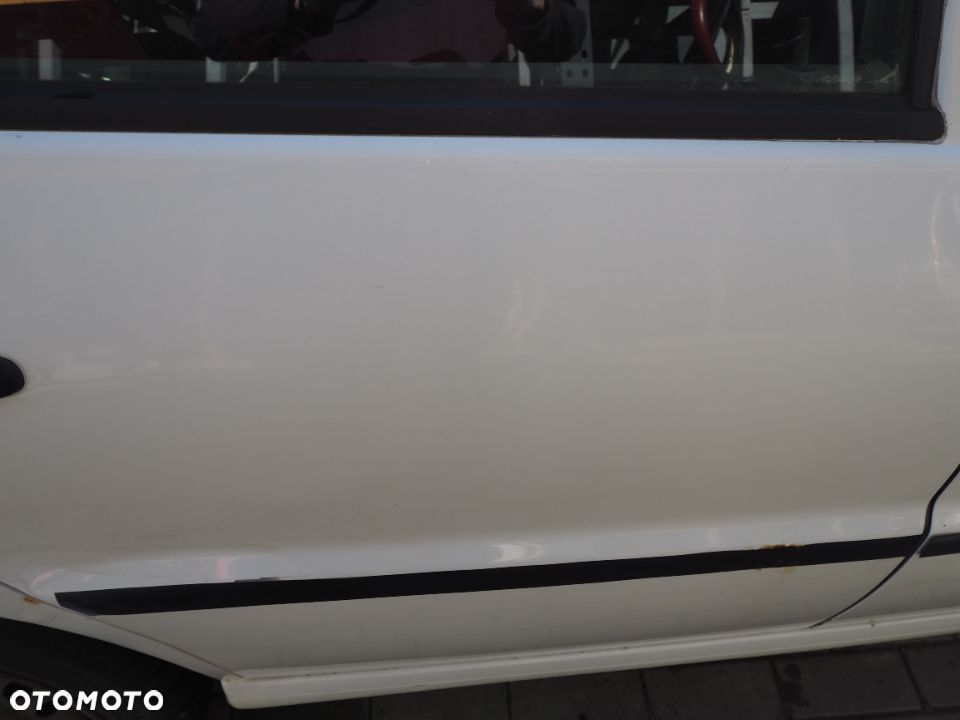 Drzwi Prawe Tylne Tył VW Polo Kolor: LB9A - 10