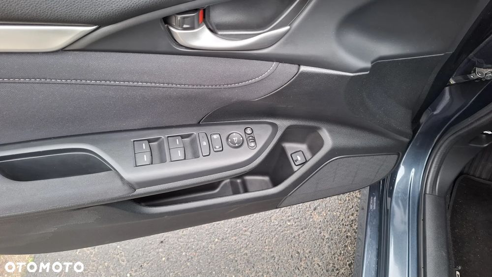 Honda Civic 1.5 i-VTEC Turbo CVT Elegance - 25