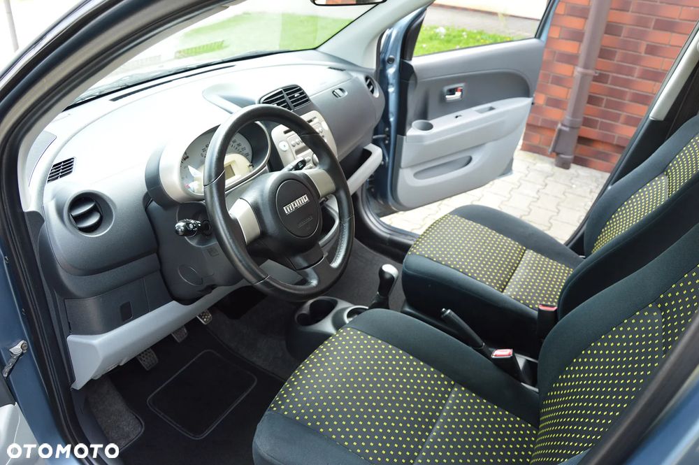 Daihatsu Sirion - 18