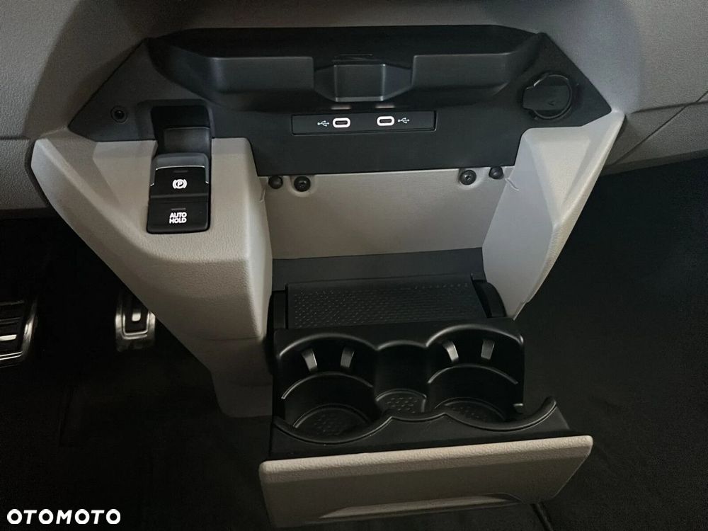 Volkswagen Multivan - 28