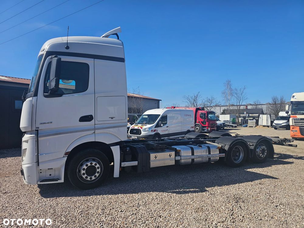 Mercedes-Benz Actros - 8