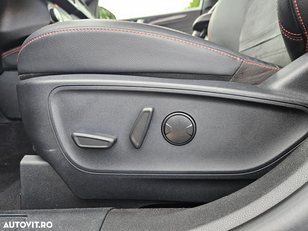 Ford Kuga 2.5 Duratec FHEV 4x4 ST-LINE X - 19