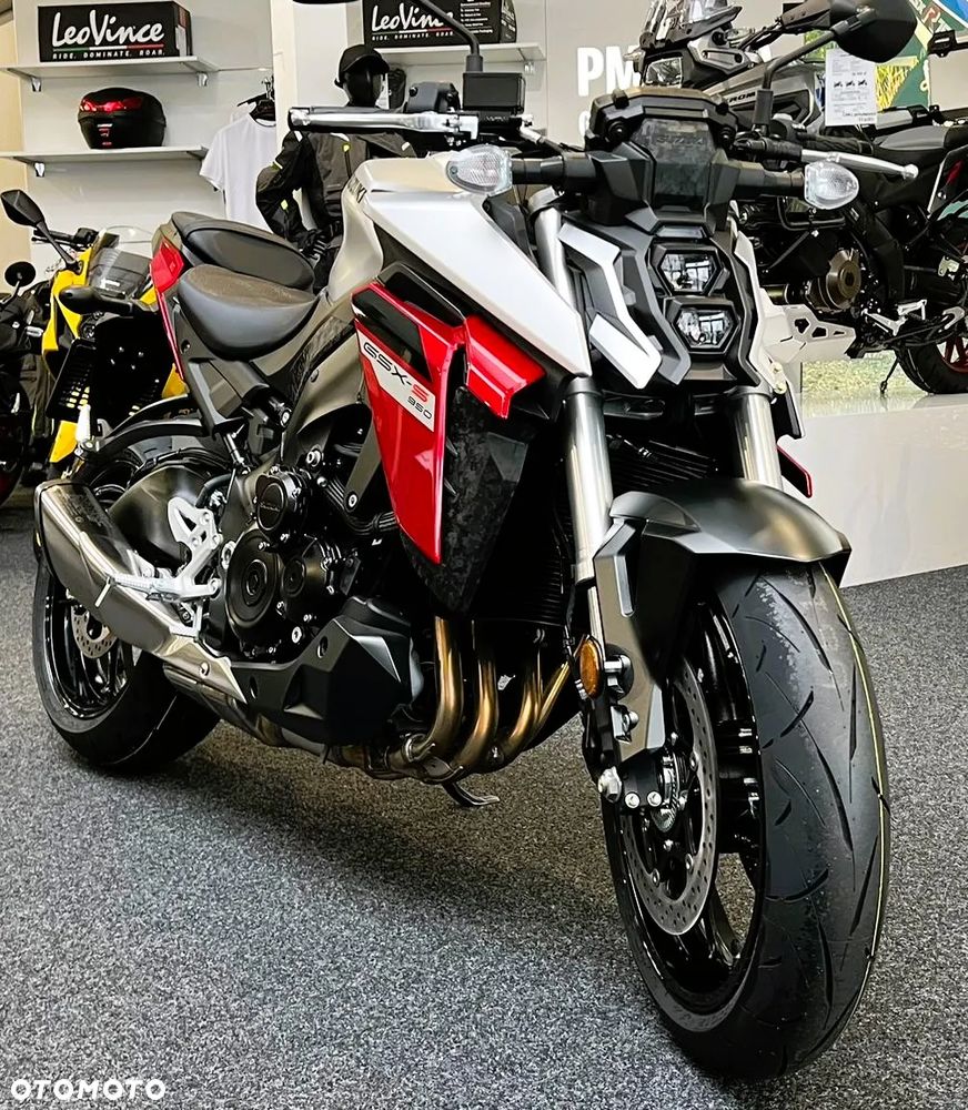 Suzuki GSX - 6