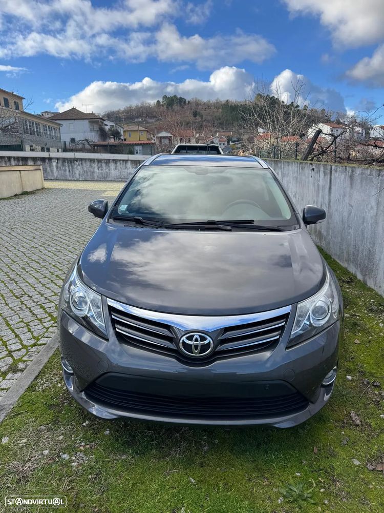 Toyota Avensis SD 2.0 D-4D Exclusive +GPS - 4