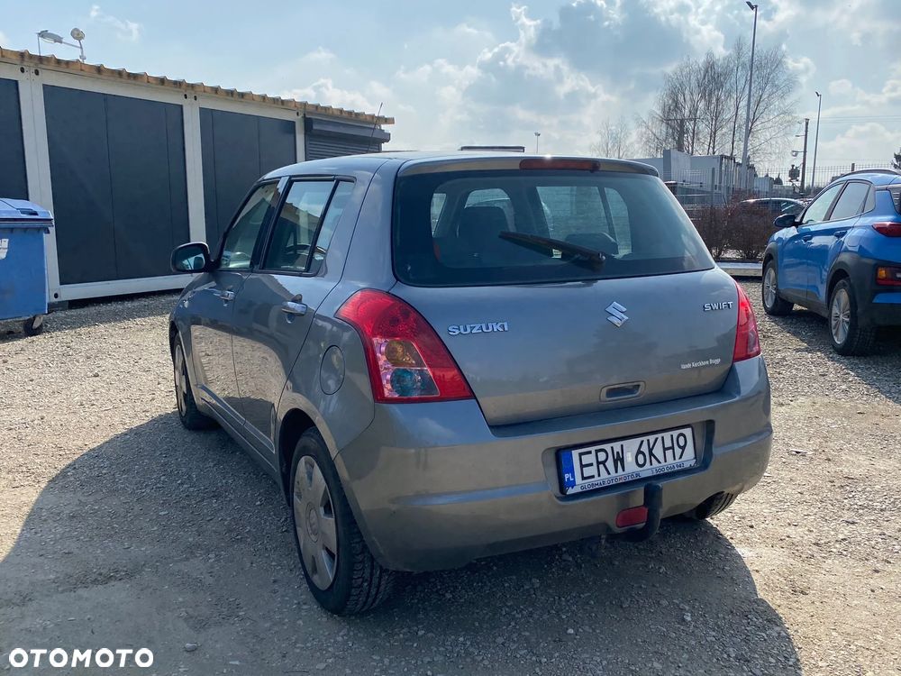 Suzuki Swift - 4