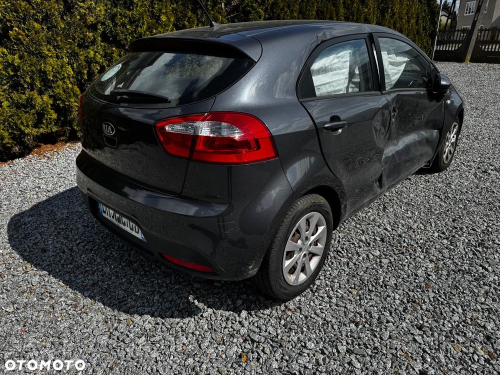 Kia Rio - 4