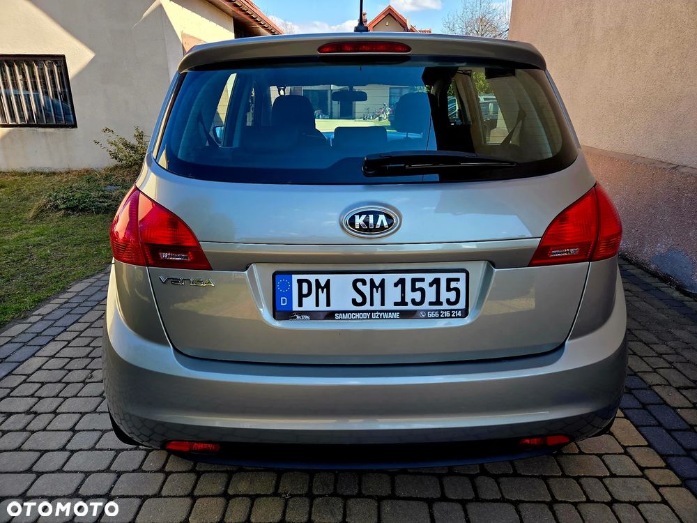 Kia Venga - 10