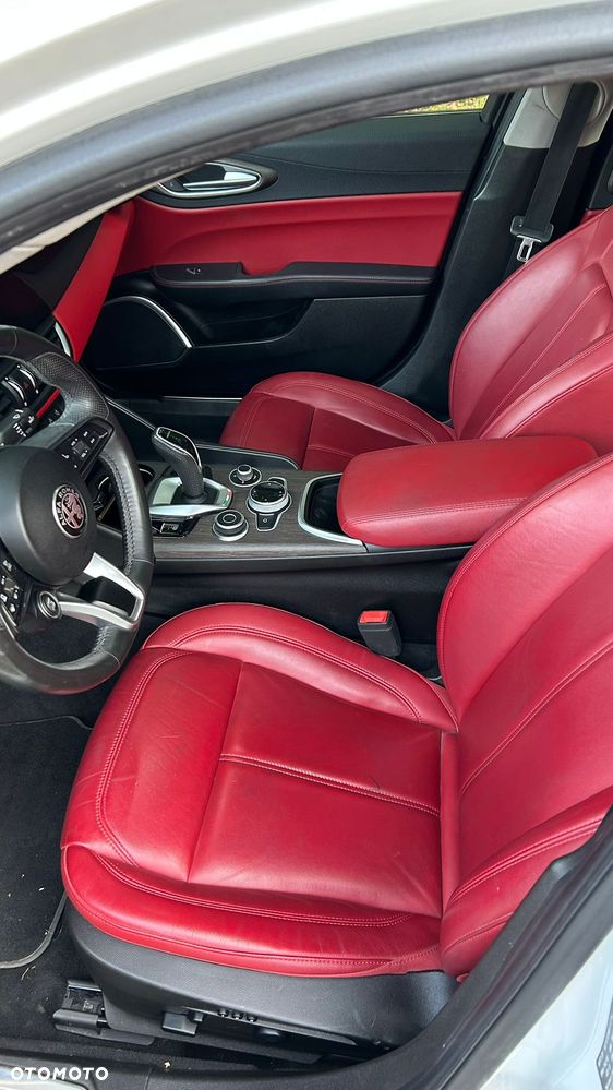 Alfa Romeo Giulia 2.0 Turbo 16V AT8-Q4 Veloce - 7