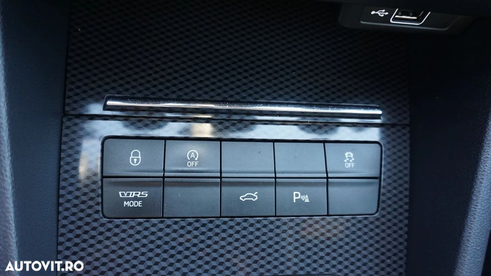 Skoda Octavia 2.0 TDI DSG RS - 32