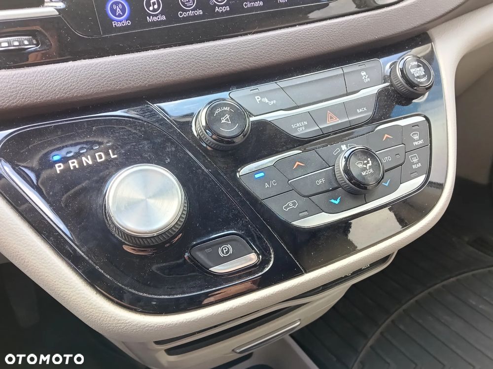 Chrysler Pacifica - 25