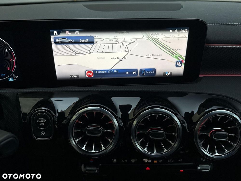 Mercedes-Benz CLA 180 Progressive 7G-DCT - 21