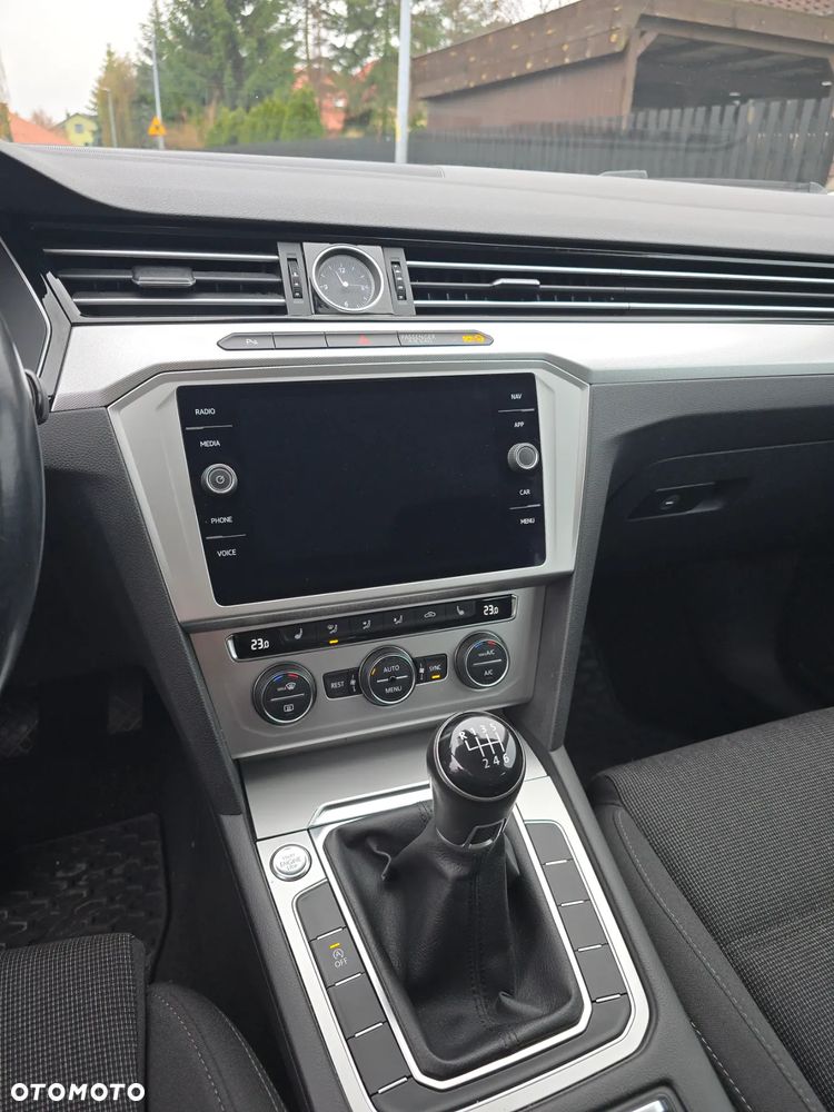 Volkswagen Passat - 10