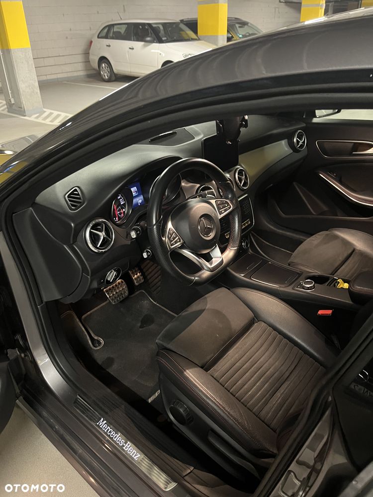 Mercedes-Benz CLA 220 4-Matic AMG Line - 8