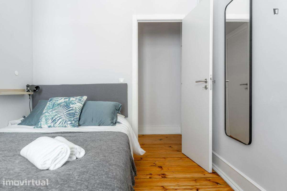 Quarto - localizado em Anjos Lisbon - Grande imagem: 2/13