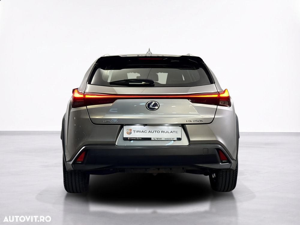 Lexus UX - 5