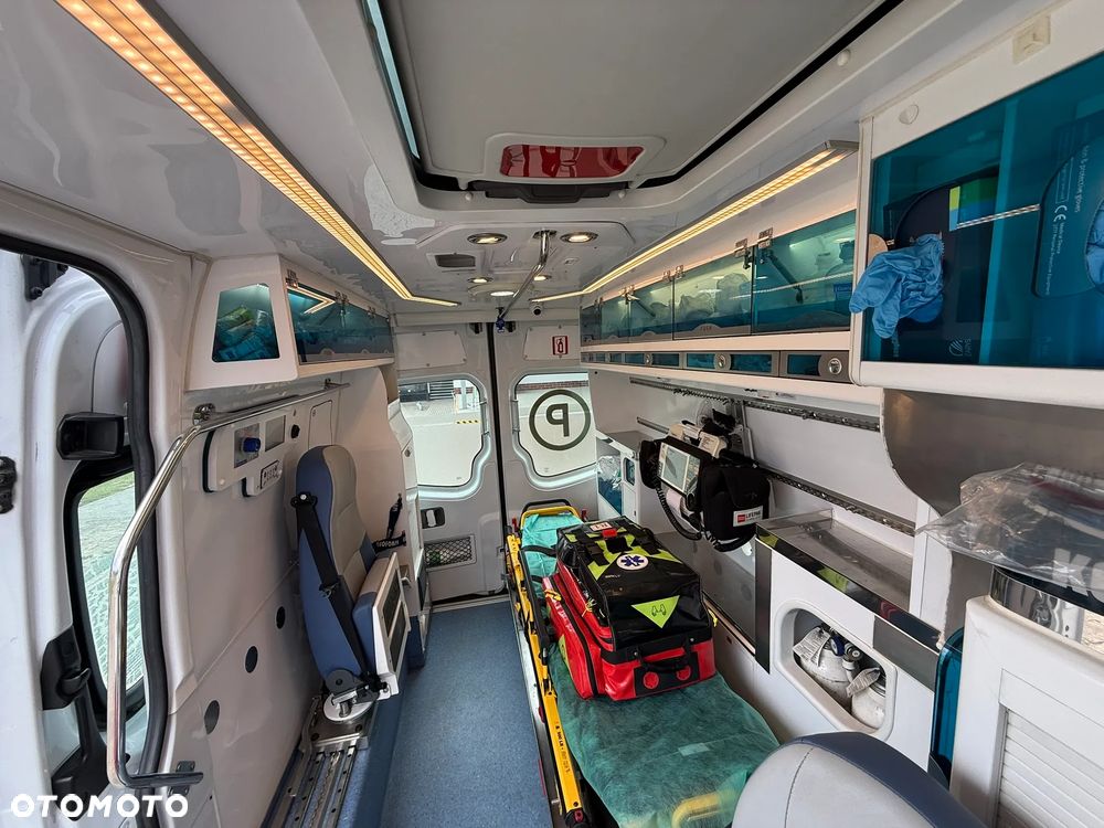 Mercedes-Benz Sprinter Ambulans - 12
