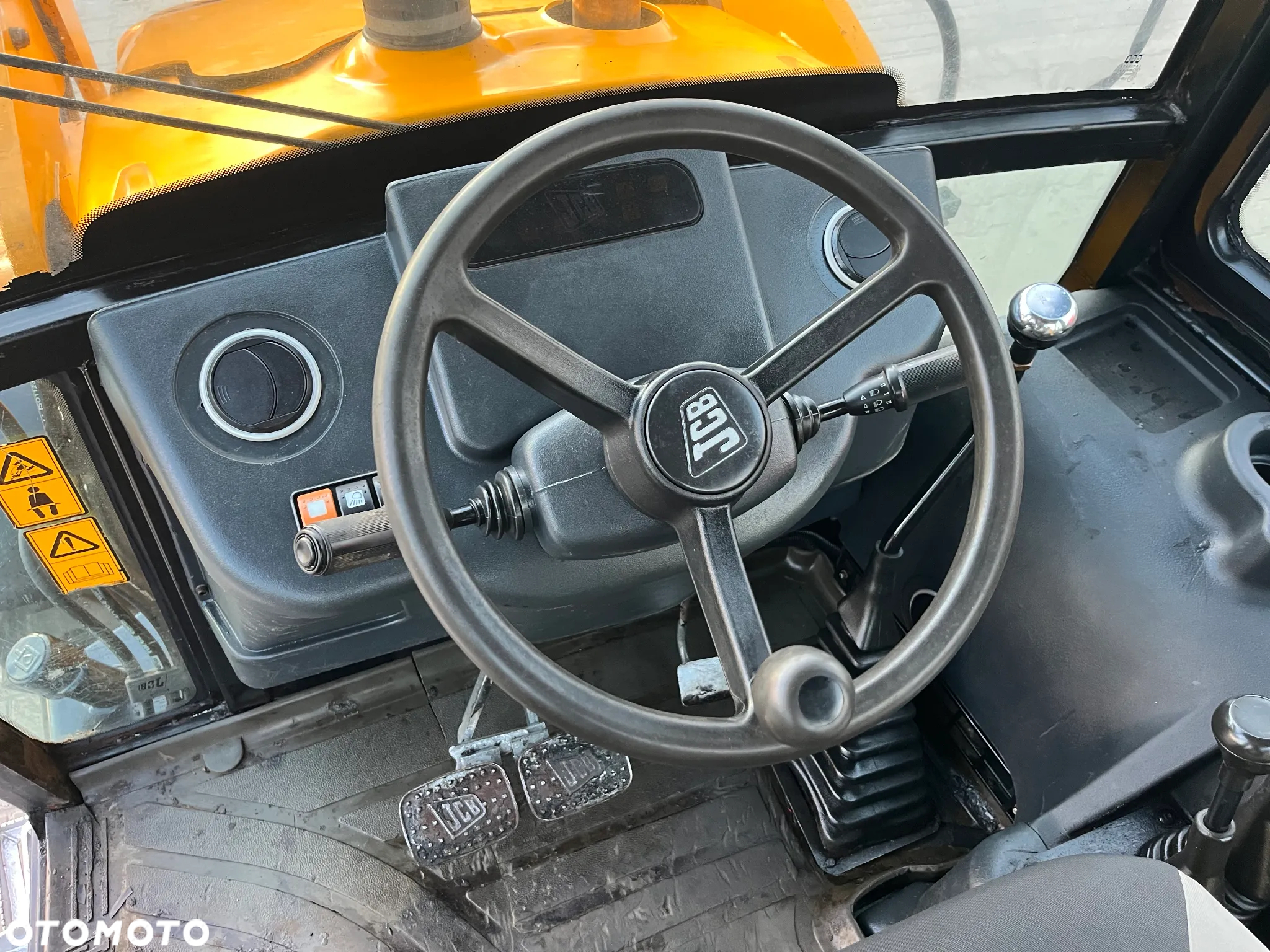 JCB 2CX - 28