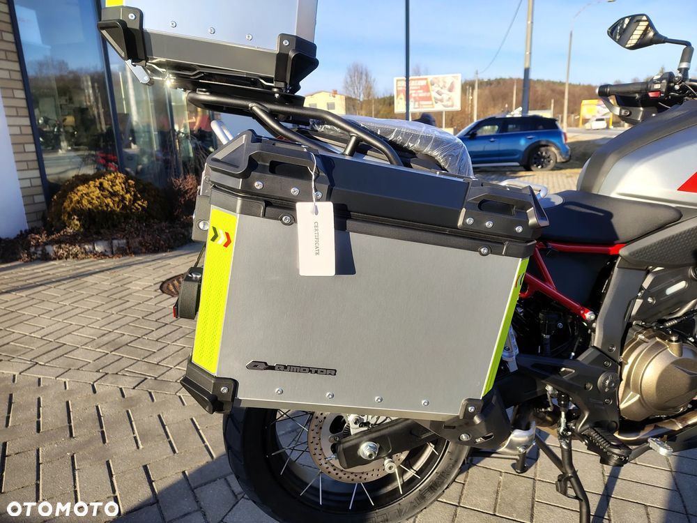 QJMOTOR SRT 600SX - 15