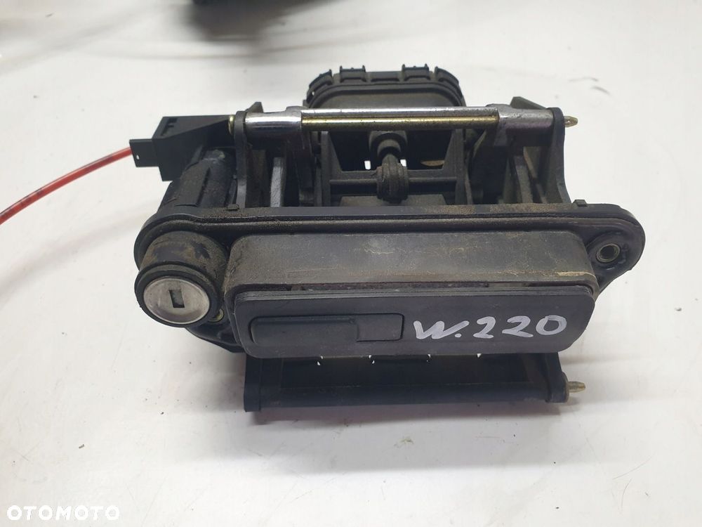 ZAMEK KLAPY BAGAŻNIKA MERCEDES-BENZ W220 A2207500893 - 1
