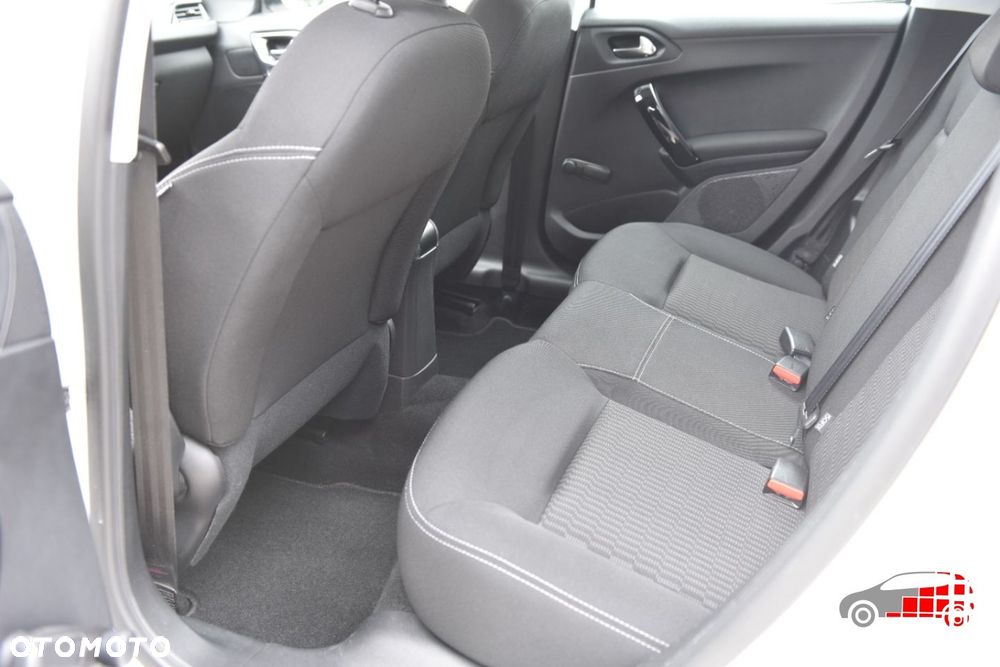 Peugeot 208 - 18