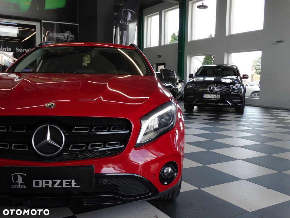 Mercedes-Benz GLA - 32