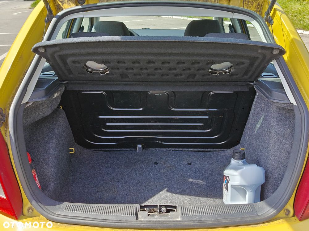 Skoda Fabia 1.2 HTP Sport - 20