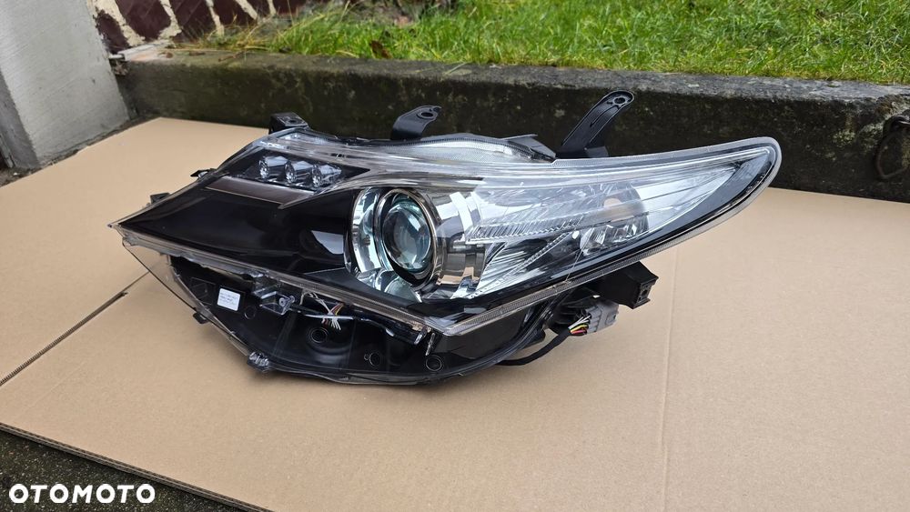 Toyota Auris II 12-15 Lampa Przód Lewa Zwykła z LED DRL Oryginał Europa - 2