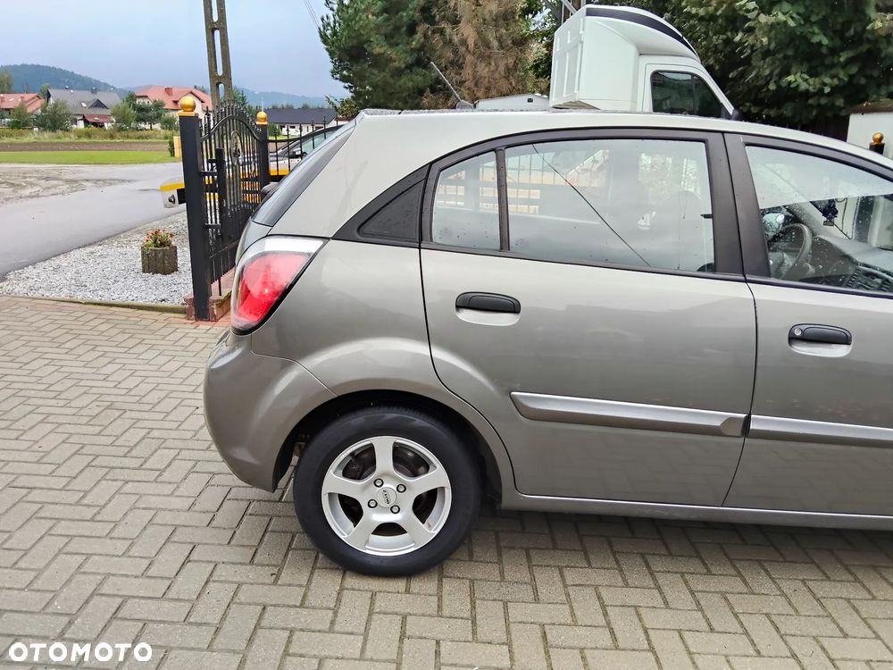 Kia Rio 1.4 EX Top - 11