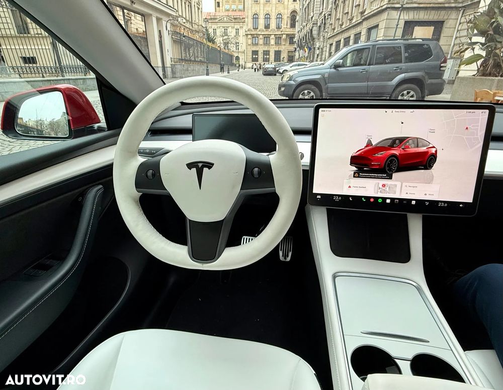 Tesla Model Y AWD Long Range - 12