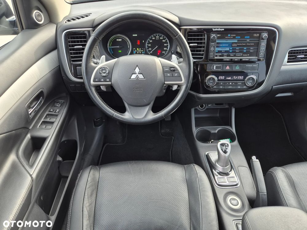 Mitsubishi Outlander - 30