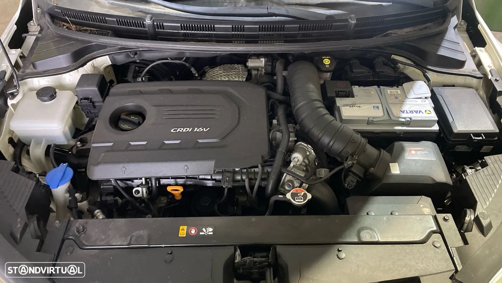 Kia Stonic 1.6 CRDi EX - 9