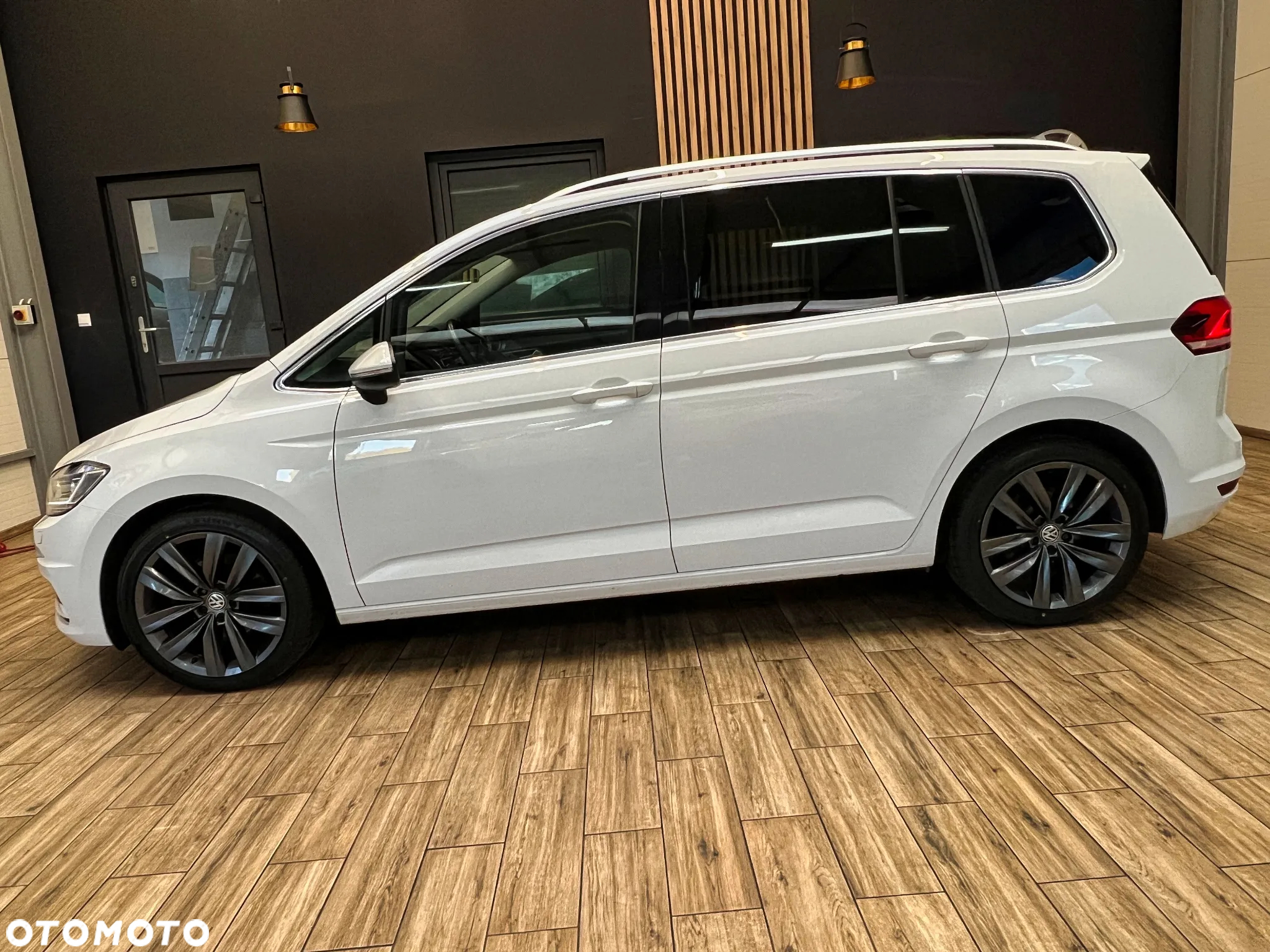 Volkswagen Touran 2.0 TDI BMT Highline DSG - 11