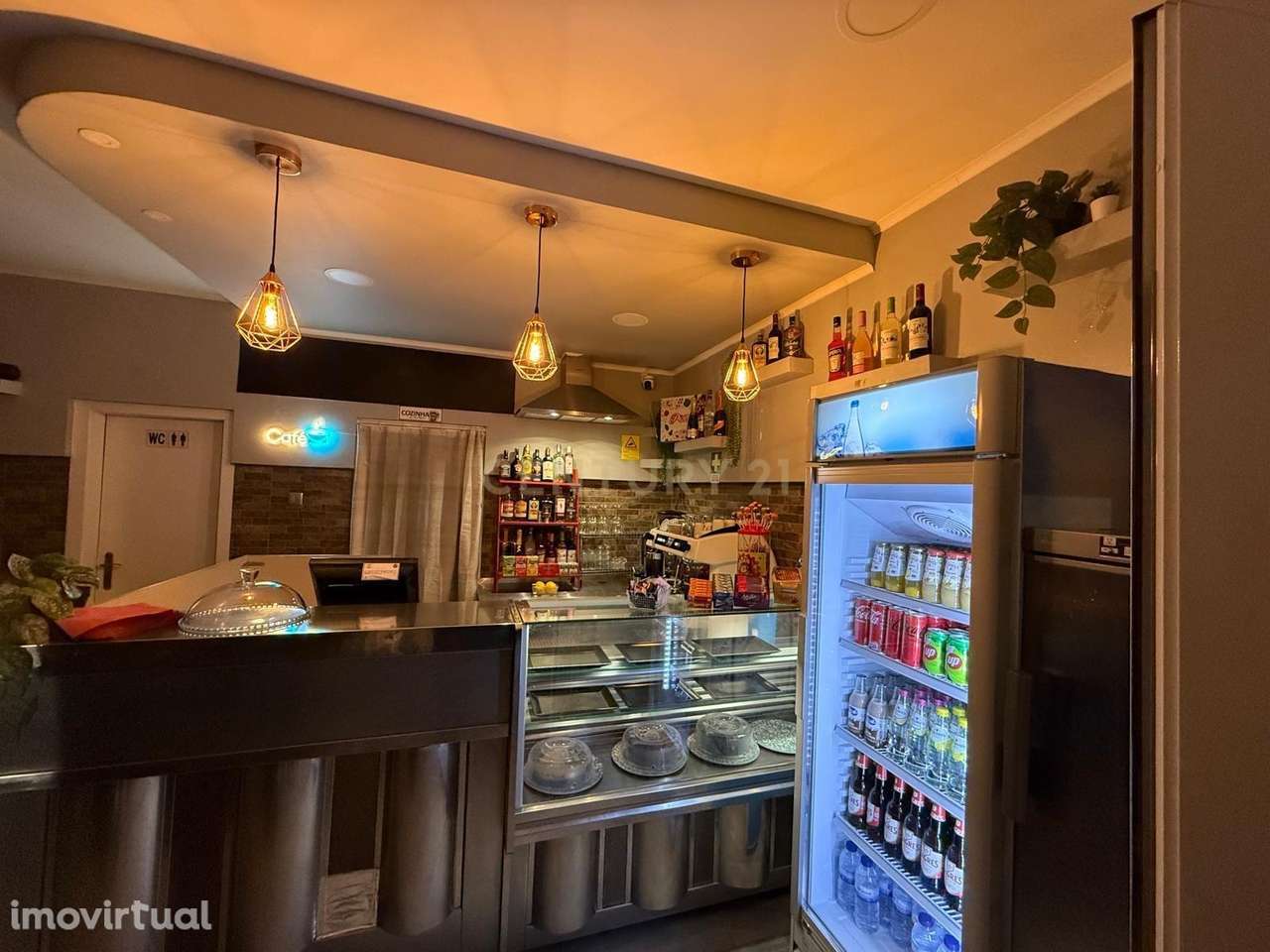 Cafe Renovado na Damaia - Grande imagem: 2/13