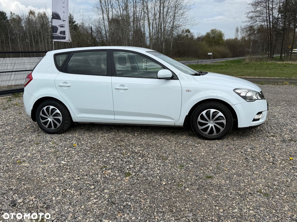 Kia Ceed - 8