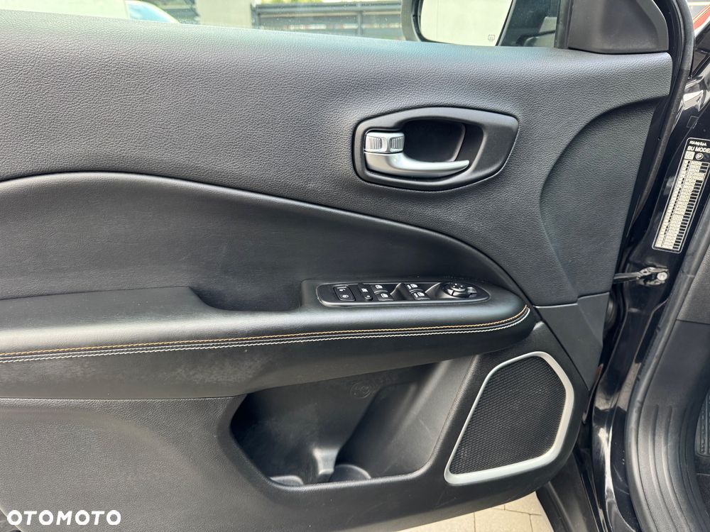 Jeep Compass 1.3 TMair Longitude FWD S&S - 25