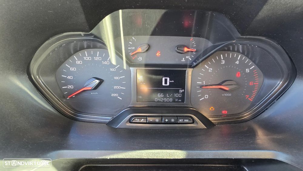 Peugeot PARTNER STANDARD 1.5 BLUEHDI 100 3P - 31