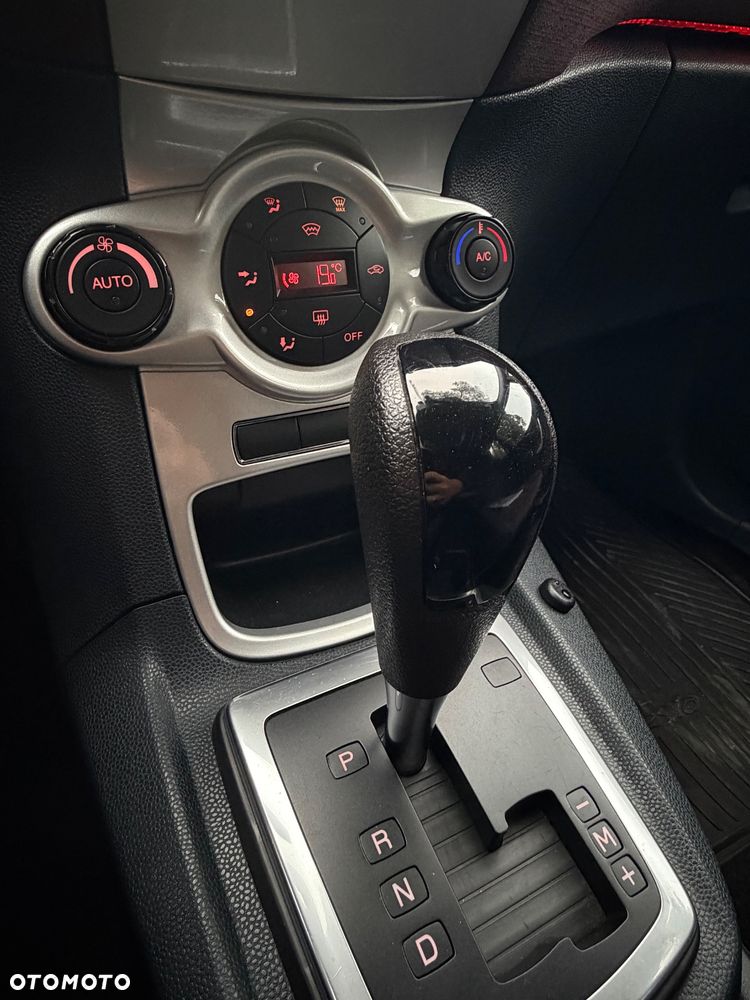 Ford Fiesta 2010 photo 4