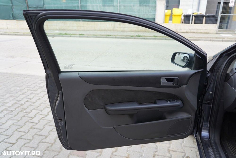 Ford Focus 1.6 Ti-VCT Titanium - 12